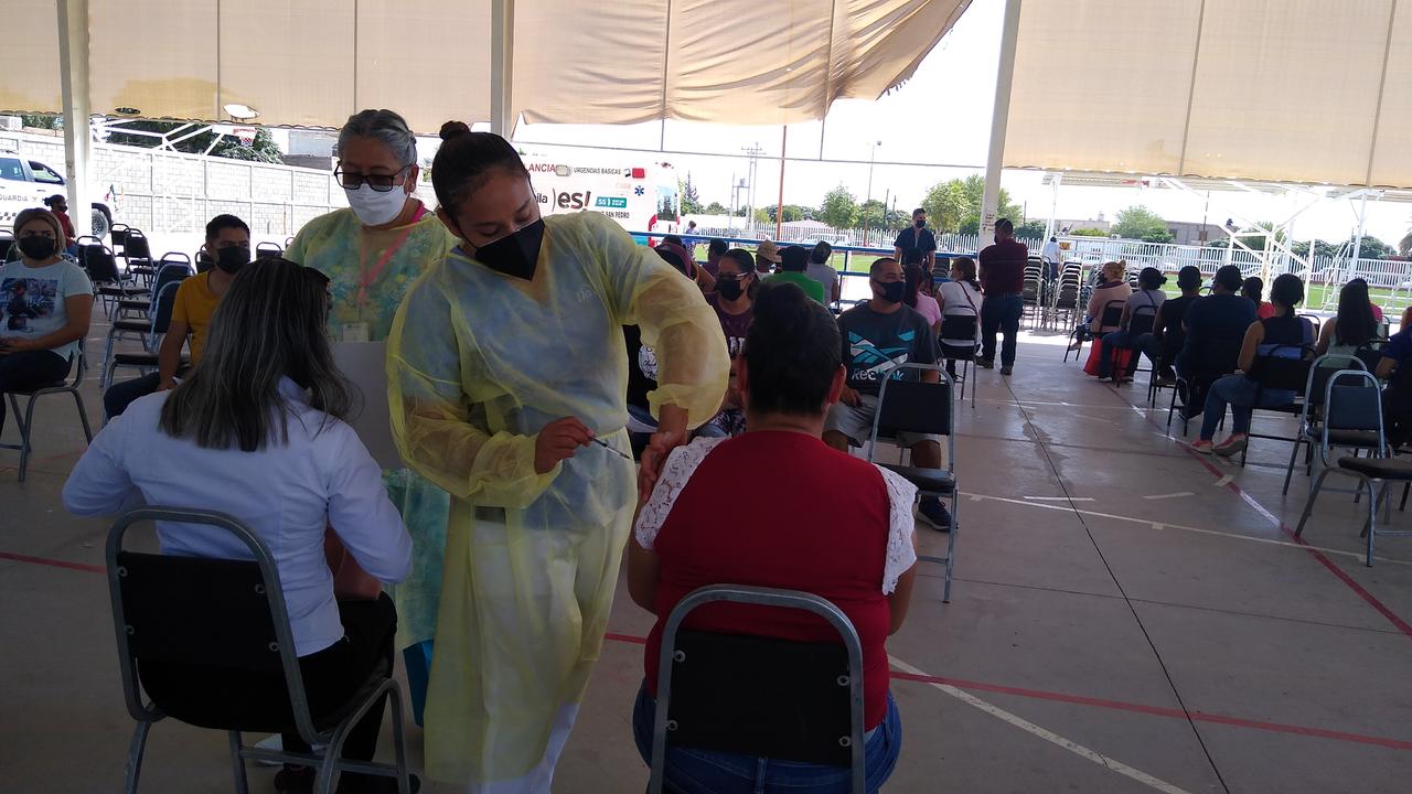 Se llevará a cabo una jornada de vacunación para rezagados mayores de 18 años en San Pedro y Francisco I. Madero. (ARCHIVO)