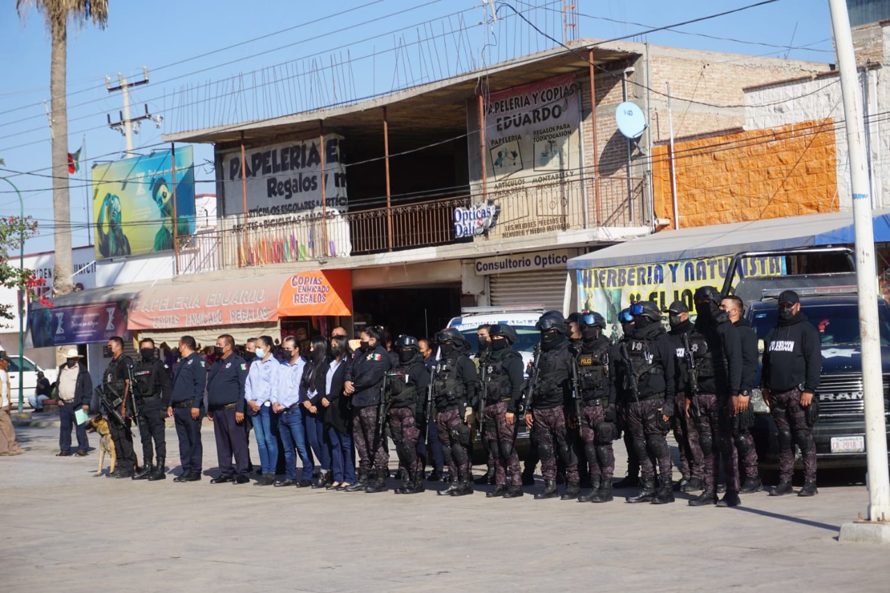 Autoridades municipales realizaron un acto cívico para conmemorar el 111 Aniversario de la Revolución Mexicana en Matamoros. 