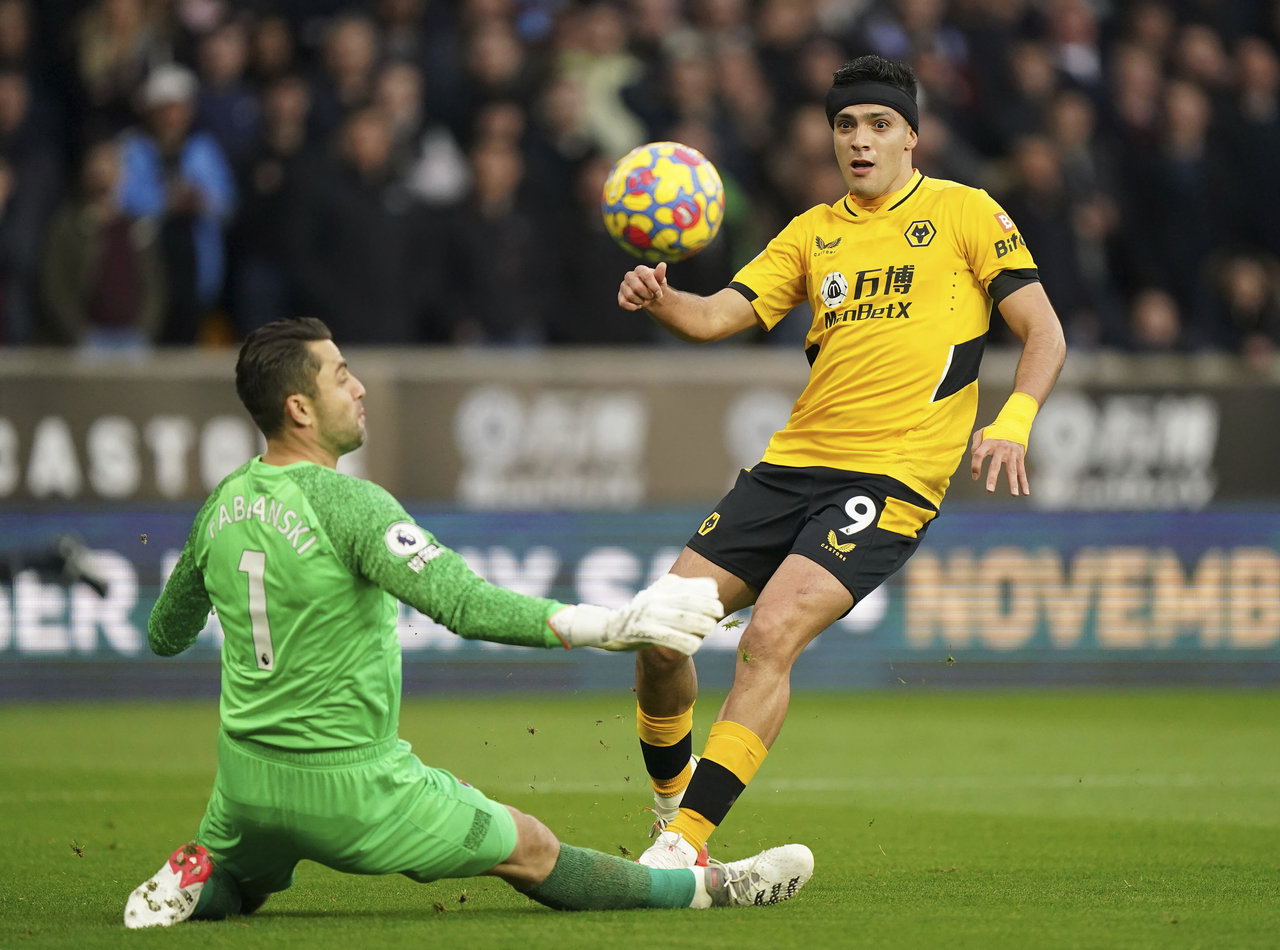 Raúl Jiménez anota gol decisivo de Wolves ante el West Ham United