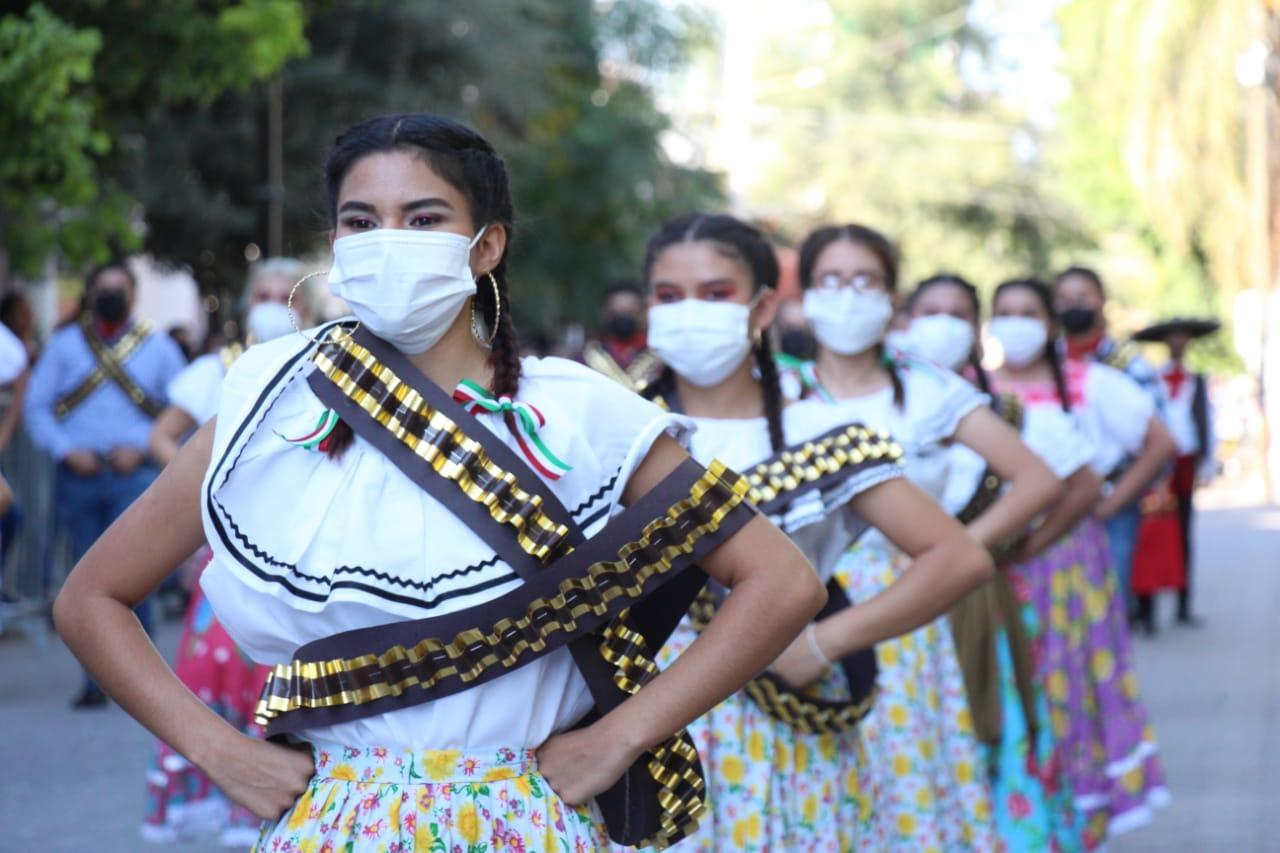 En Ciudad Lerdo, también se celebró el 111 aniversario del inicio de la Revolución Mexicana con el tradicional desfile, luego de que el año pasado tampoco la pandemia del COVID-19 no lo permitiera.
