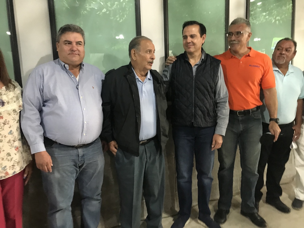 Compañeros del volante celebran 25 años de labor frente a la CROM, Federico Salas Mata. (EL SIGLO DE TORREÓN)