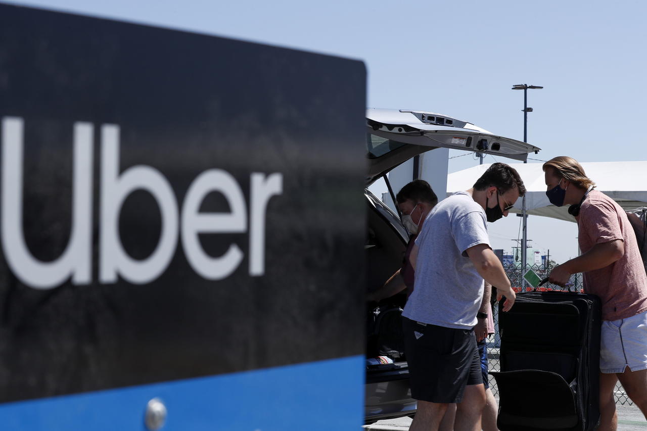El Gobierno de Estados Unidos anunció que ha presentado una demanda contra la empresa de transporte Uber por cobrar una tarifa adicional en concepto de 'tiempo de espera' a las personas que, a causa de una discapacidad, tardan más tiempo en acceder al vehículo. (ARCHIVO) 
 