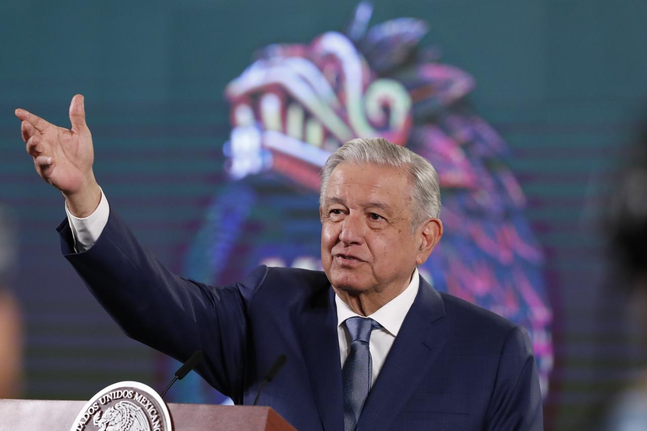 El presidente Andrés Manuel López Obrador aseguró este miércoles que el aumento de la inflación en México se debe a una crisis mundial pos-COVID-19 y manifestó que para evitar el aumento a los precios es que se debe aprobar su iniciativa de reforma energética. (ARCHIVO) 