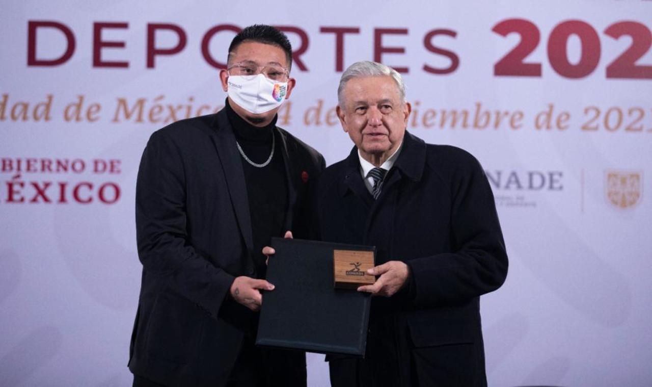 Los deportistas mexicanos recibieron el Premio Nacional de Deportes 2021 en manos del presidente de la República, Andrés Manuel López Obrador, quien se comprometió a una mayor inversión en la infraestructura deportiva. (ESPECIAL)