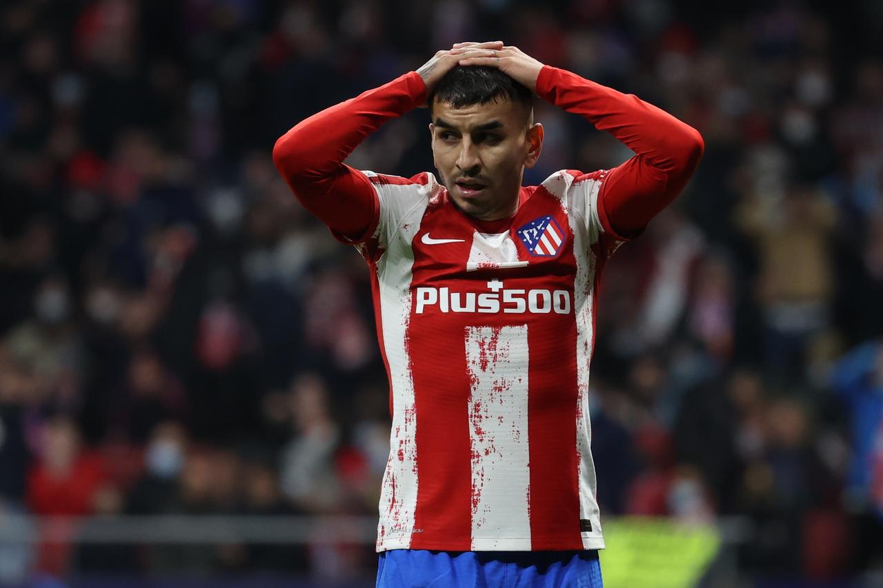 El Atlético Madrid permitió un gol tardío en casa en la derrota del miércoles 1-0 frente al Milan que dejó al equipo español en peligro de quedar eliminado en la fase de grupos de la Liga de Campeones.
