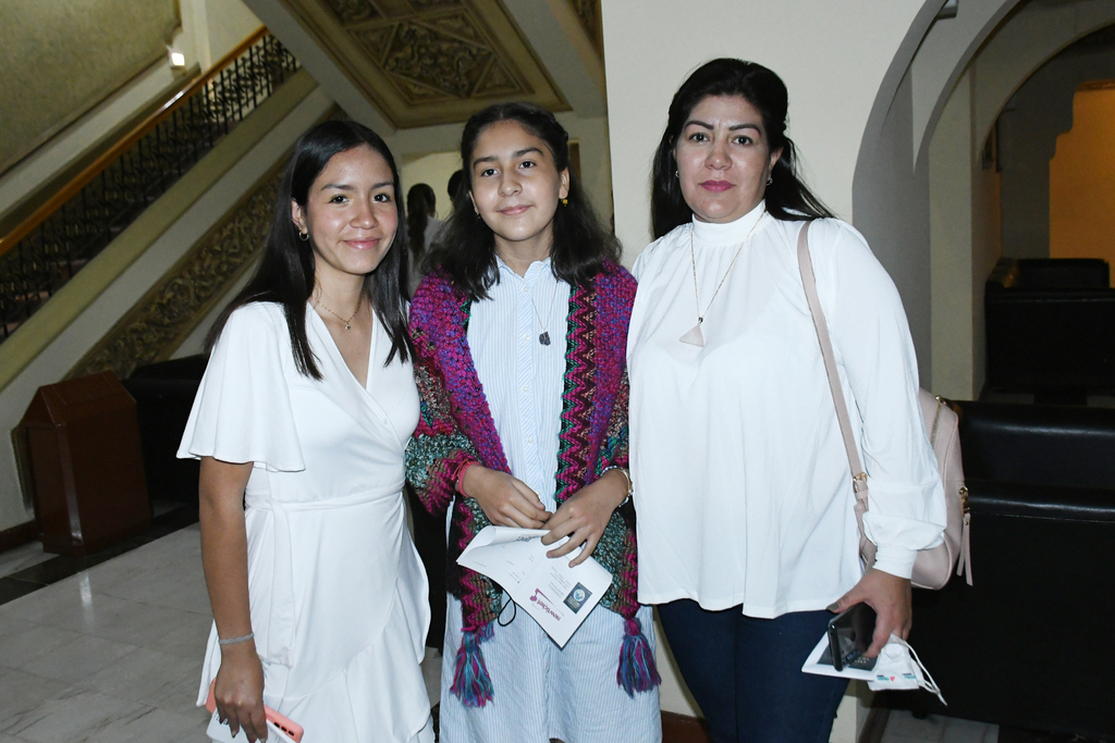 Carol Valdespino, Doria Flores y Diana Flores (EL SIGLO DE TORREÓN/FERNANDO COMPEÁN) 

