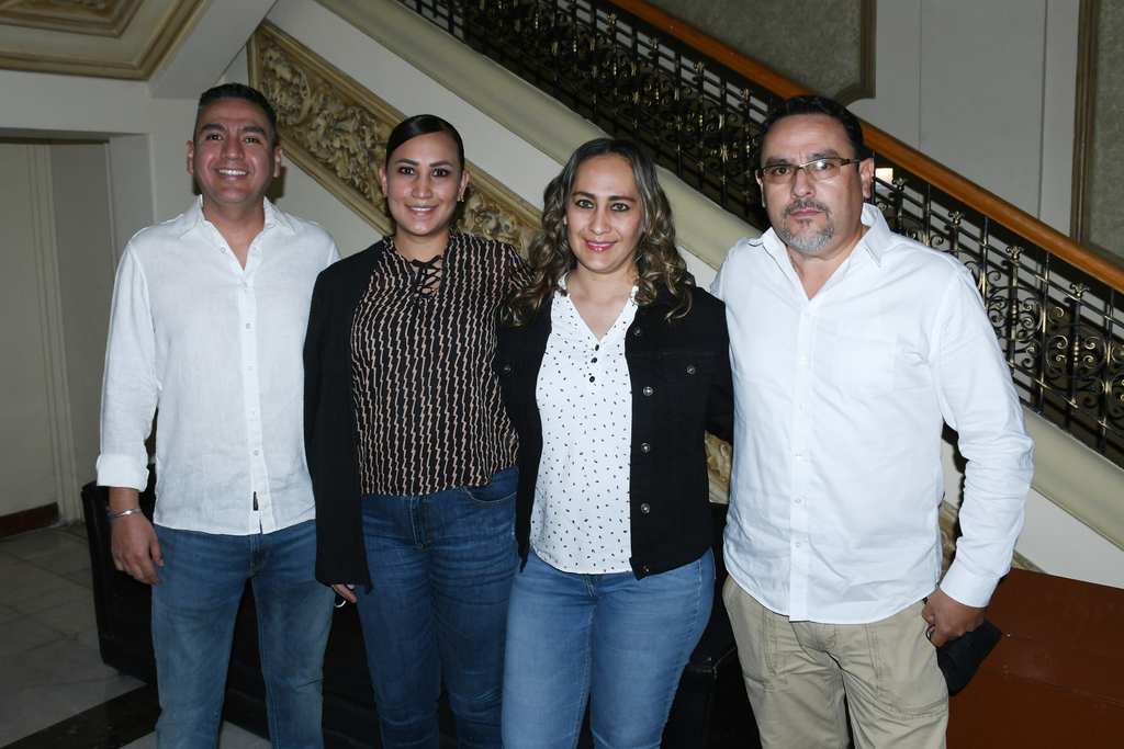 Roberto Pérez Vertti, Cristina Vela, Roxana Vela y Roberto Pérez Vertti (EL SIGLO DE TORREÓN/FERNANDO COMPEÁN) 