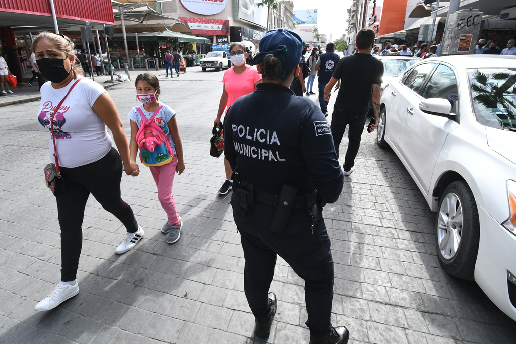 Refuerzan la vigilancia de la Policía de Torreón ante la inminente entrega de aguinaldos. (ARCHIVO)