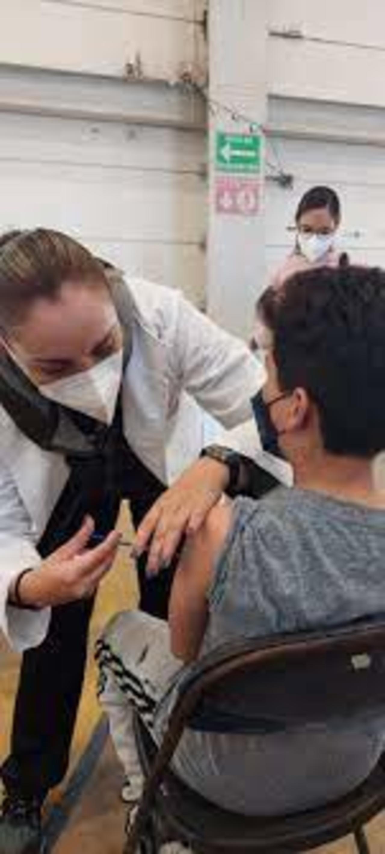 A pesar de las grandes filas que se registraron solo fueron vacunados 2,300 jóvenes y adolescentes en Durango. (EL SIGLO DE TORREÓN) 