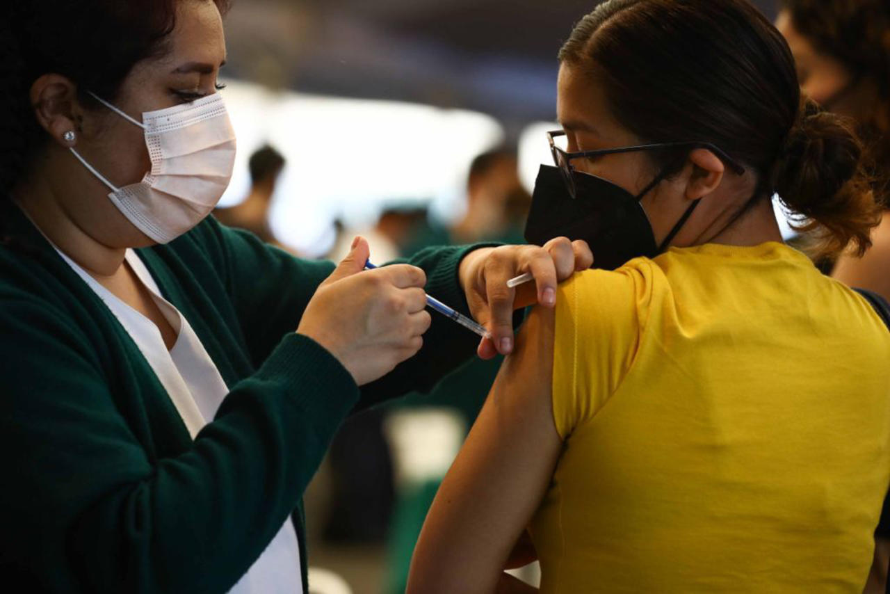 Llamó a la población que no se ha vacunado contra la pandemia a que lo haga y se proteja. (ARCHIVO)