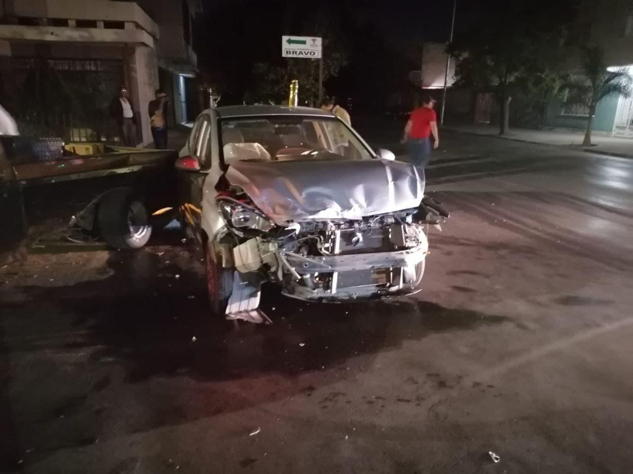 Los conductores no sufrieron lesiones graves, en tanto que los daños materiales ascienden a 180 mil pesos. (EL SIGLO DE TORREÓN)