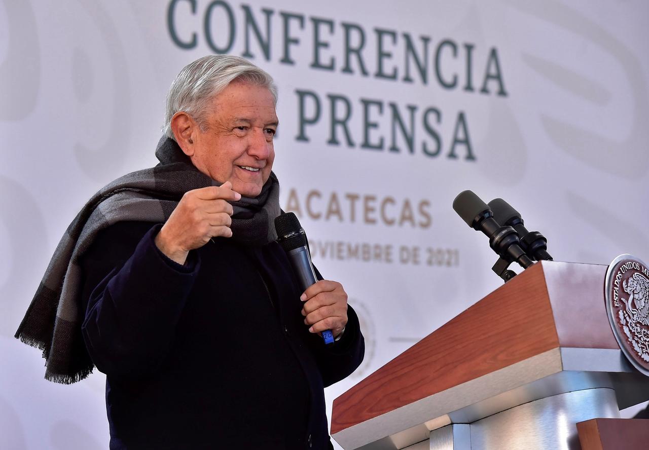 El presidente Andrés Manuel López Obrador detalló que el próximo 1 de diciembre, a las 17:00 horas, en el 'Zócalo democrático' de la Ciudad de México ofrecerá un informe al cumplirse tres años del inicio de su gobierno, por lo que invitó a la población a asistir. (ARCHIVO) 