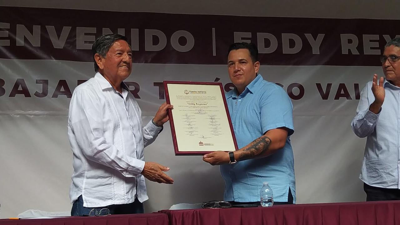 Eddy Reynoso, manager del afamado pugilistas jalisciense, Saúl Canelo Álvarez recibió esta tarde las llaves de Puerto Vallarta, donde también fue nombrado embajador turístico.
