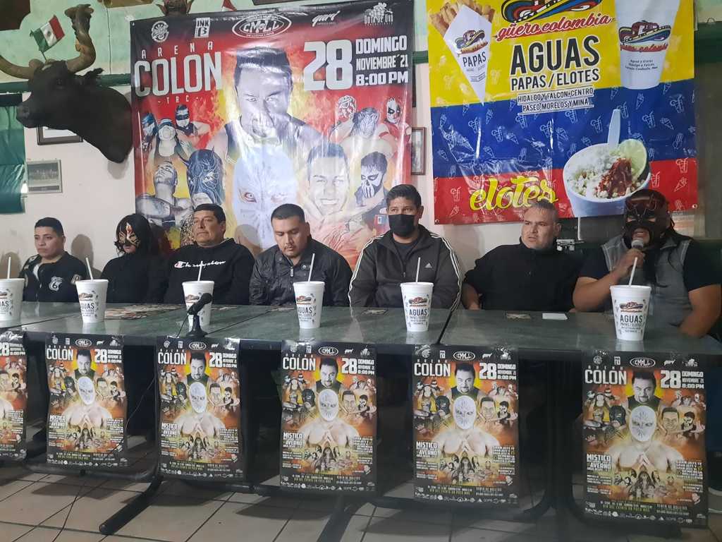Promotores y luchadores acudieron a la conferencia de prensa realizada en el emblemático salón 'Gota de Uva' (ESPECIAL) 