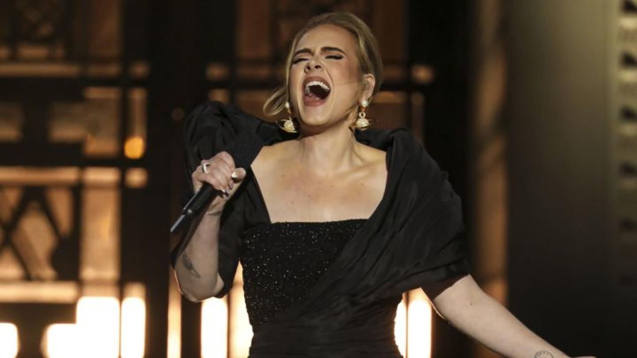 Adele podría tener su propio documental, de acuerdo con The Sun, es Netflix quien le ha ofrecido a la cantante varios millones de libras por la producción. (ESPECIAL) 