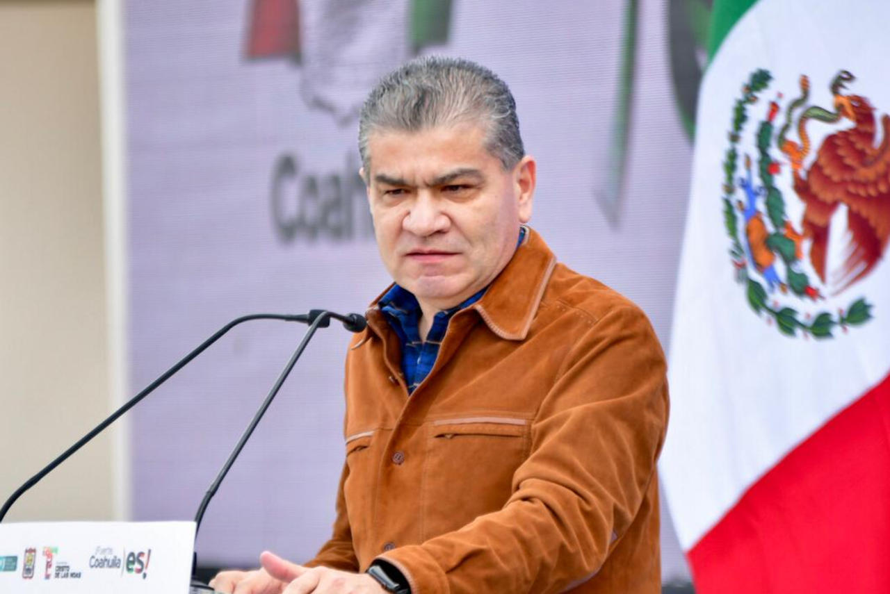 Rodeado de cientos de priistas, el Gobernador de Coahuila, Miguel Ángel Riquelme, presentó su Cuarto Informe de Gobierno al Consejo Político del Partido Revolucionario Institucional.
