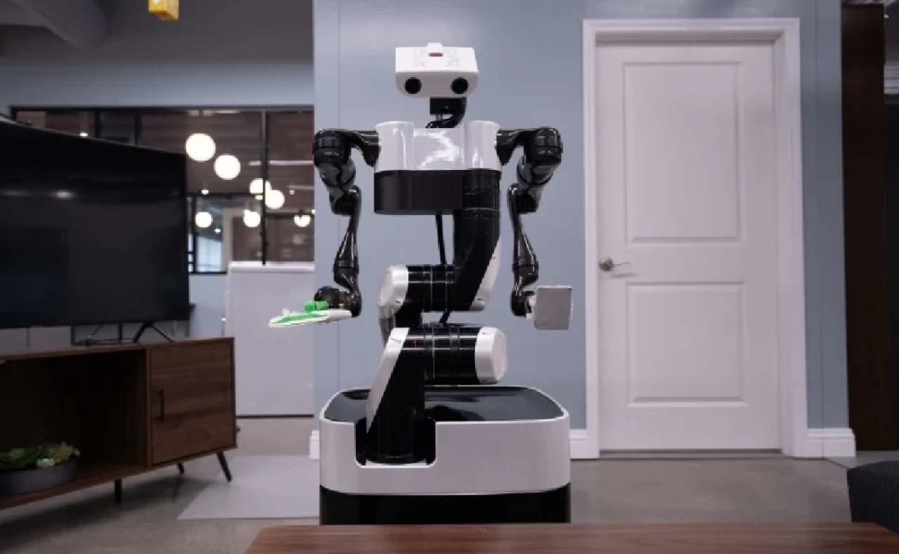 Robots equipados con ruedas y un brazo multiusos, diseñados por la empresa matriz de Google, Alphabet, empezarán a limpiar algunas de las oficinas de la empresa del buscador de internet en Estados Unidos, informó la compañía. (ESPECIAL) 