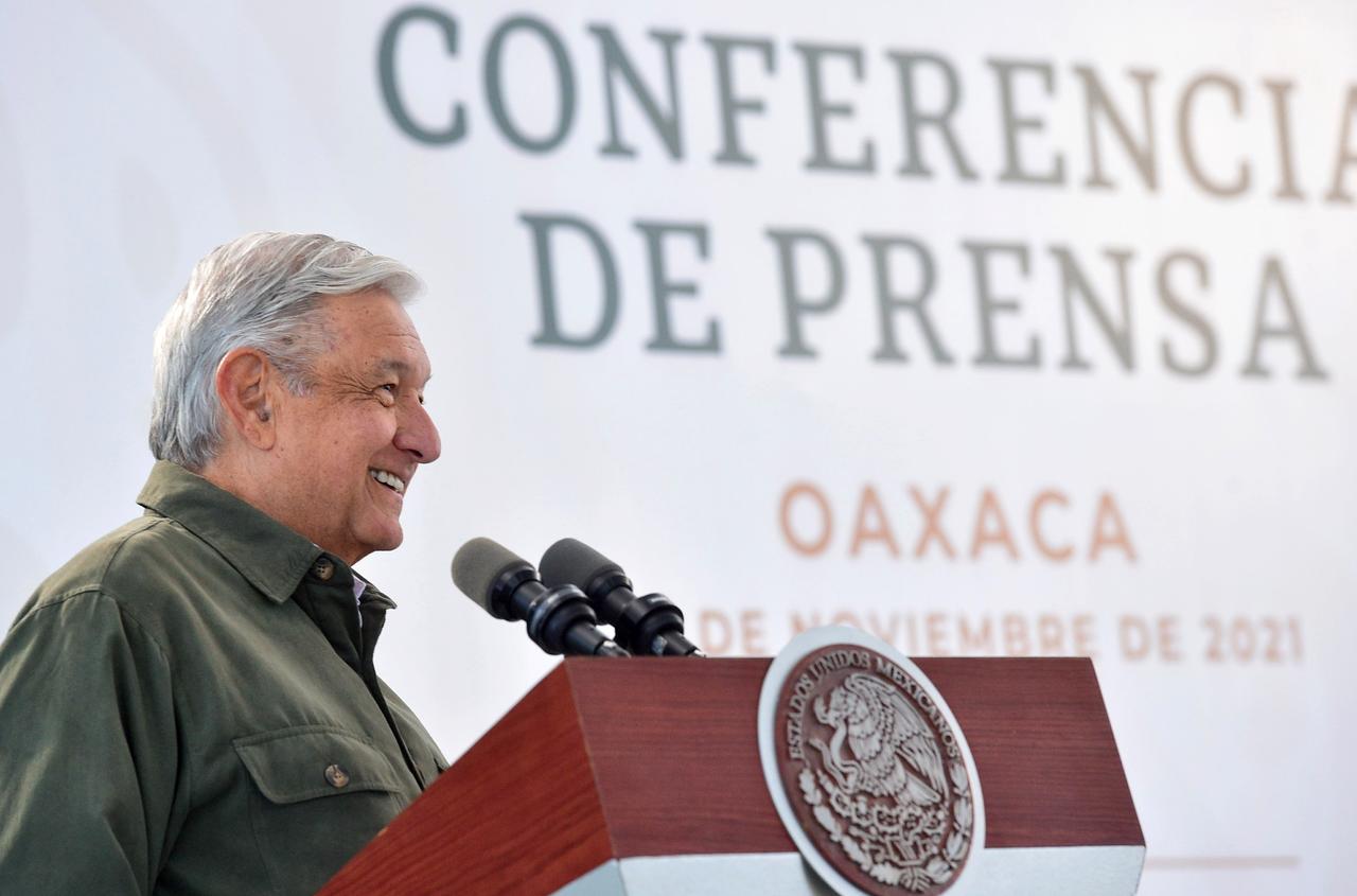 El presidente Andrés Manuel López Obrador aseguró que sus opositores están en su derecho de agruparse en el Frente Cívico Nacional, pero les recordó que gracias al apoyo del pueblo 'los conservadores' le han hecho 'lo que el viento a Juárez'. (ARCHIVO) 