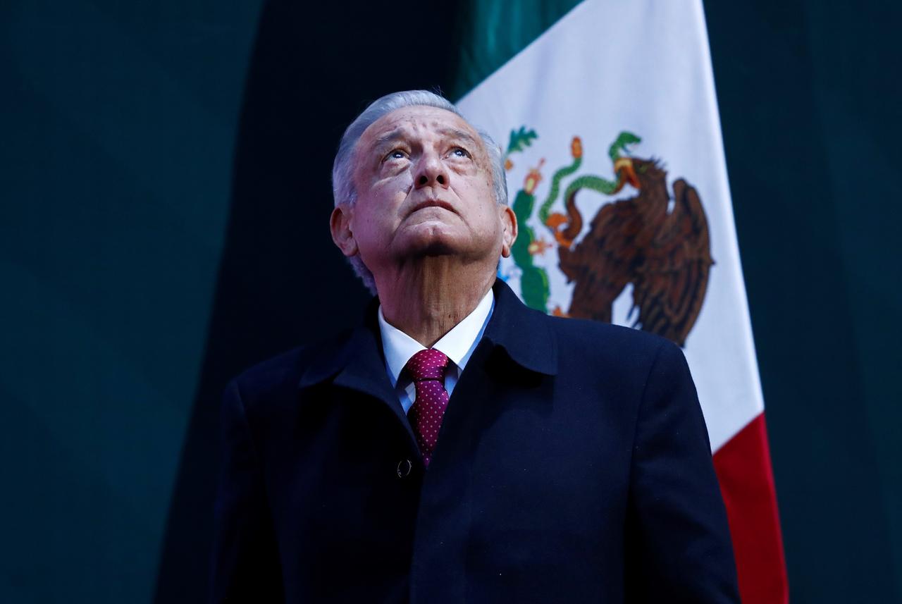 El presidente de México, Andrés Manuel López Obrador, llega este 1 de diciembre al ecuador de su mandato con una popularidad resistente pese al sinfín de frentes abiertos y a la imparable violencia. (EFE)
