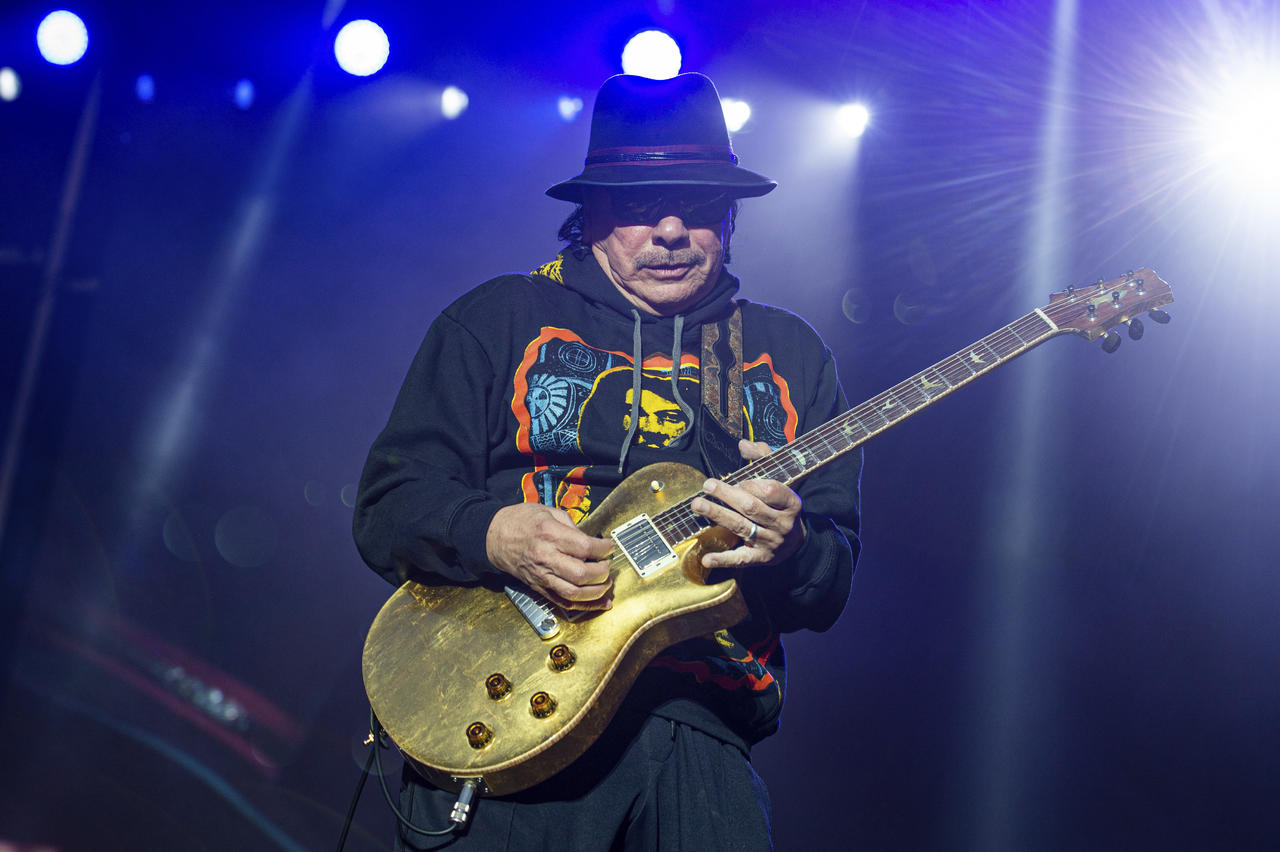 Carlos Santana anunció que fue operado exitosamente del corazón, pero que debió cancelar sus presentaciones programadas para diciembre en Las Vegas.
