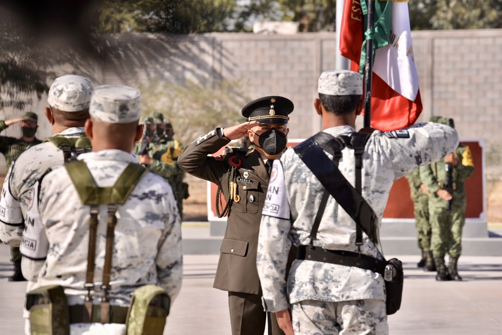 Presentan al nuevo comandante del Mando Especial de la Laguna, se trata del general Rogelio García Pérez, quien tomó protesta oficial de su cargo durante ayer miércoles en Torreón. El enroque forma parte de la dinámica de movilidad de la Sedena. (ÉRICK SOTOMAYOR)