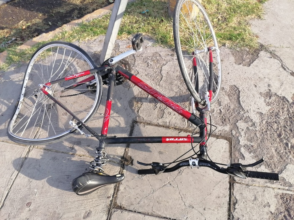 Francisco Mota, de 45 años, manejaba una bicicleta de media carrera color rojo con negro. (EL SIGLO DE TORREÓN)