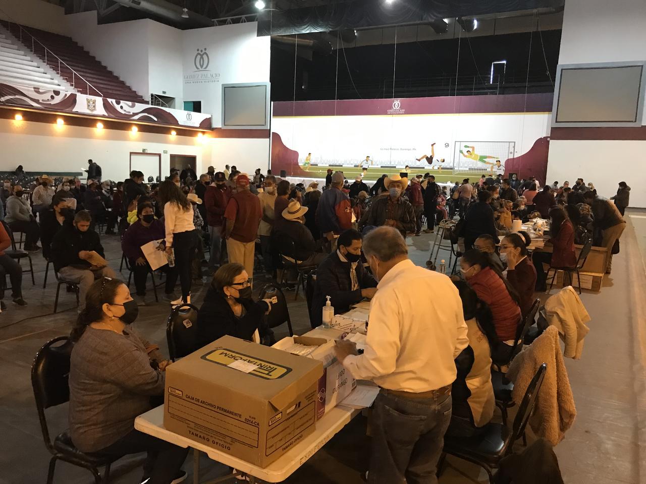 Abarrotaron las instalaciones del Auditorio Centenario de Gómez Palacio atendiendo el llamado del Registro Agrario Nacional como parte de la Jornada Itinerante.