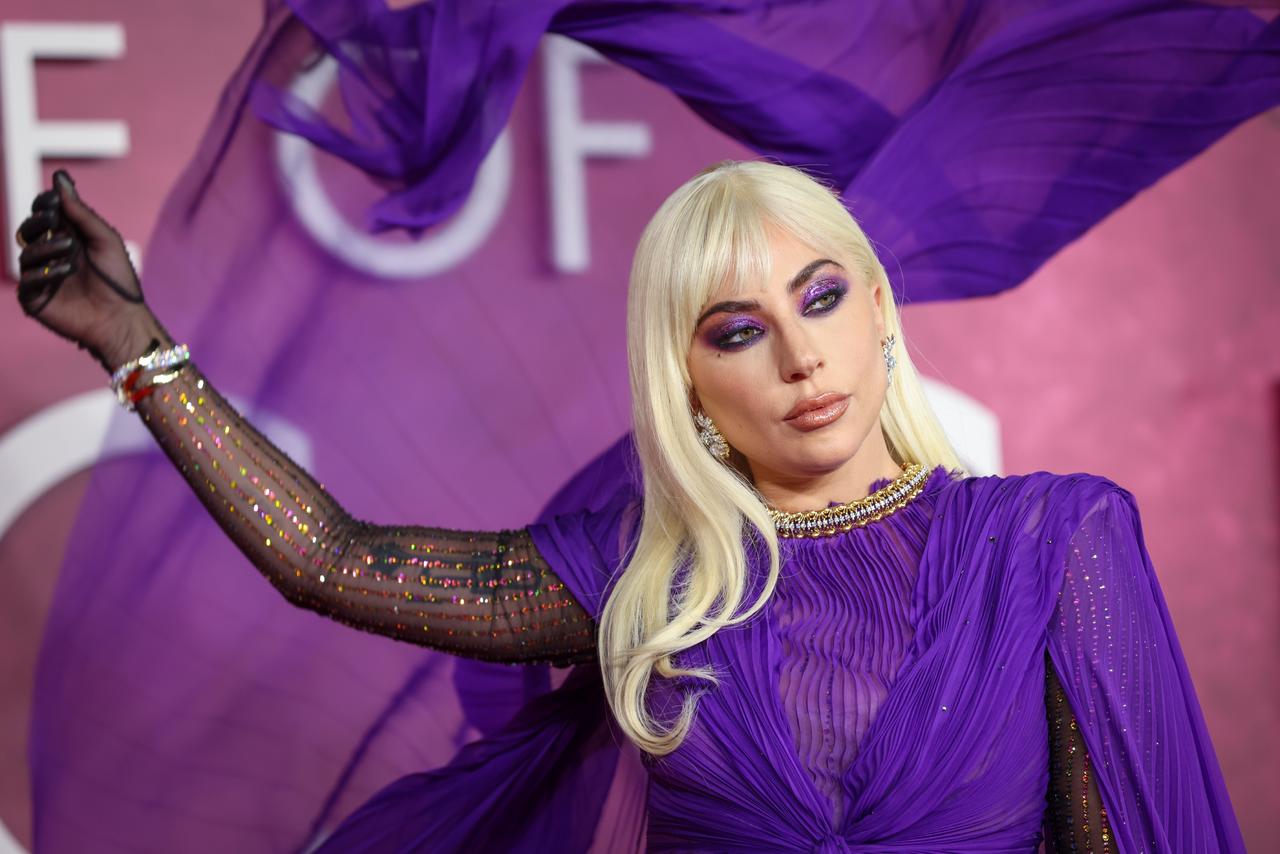 El Círculo de Críticos de Nueva York (NYFCC, en inglés) premió a Lady Gaga este viernes con el galardón a mejor actriz por su papel en la cinta de Ridley Scott 'House of Gucci', un reconocimiento con el que la cantante y actriz solidifica su posición en la carrera hacia los Oscar.
