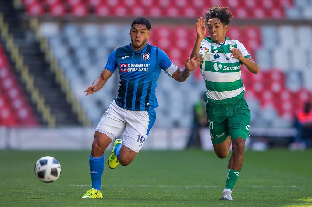En el partido de ida disputado en la cancha del estadio Azteca, Cruz Azul sacó ventaja al imponerse 2-1 a los Guerreros.