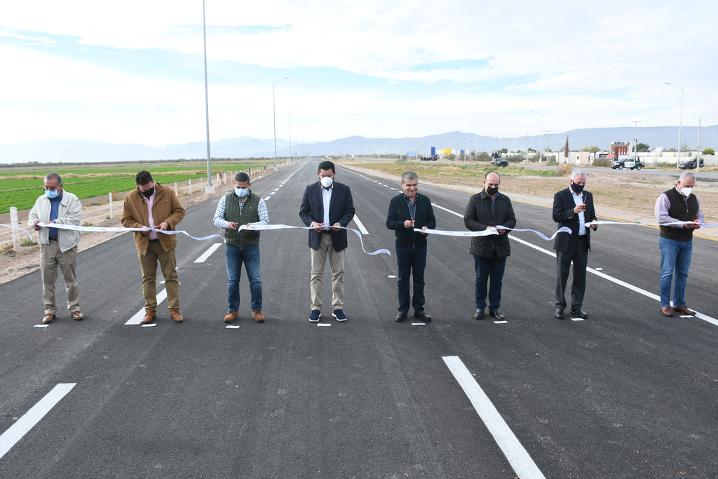 La carretera San Miguel-El Esterito fue completada en ambos sentidos con una última inversión de 100 millones de pesos. (FERNANDO COMPEÁN)