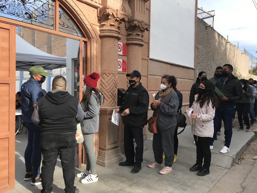 Con baja afluencia arrancó la jornada de vacunación anti-COVID para la aplicación de segundas dosis entre personas rezagadas. (GUADALUPE MIRANDA)