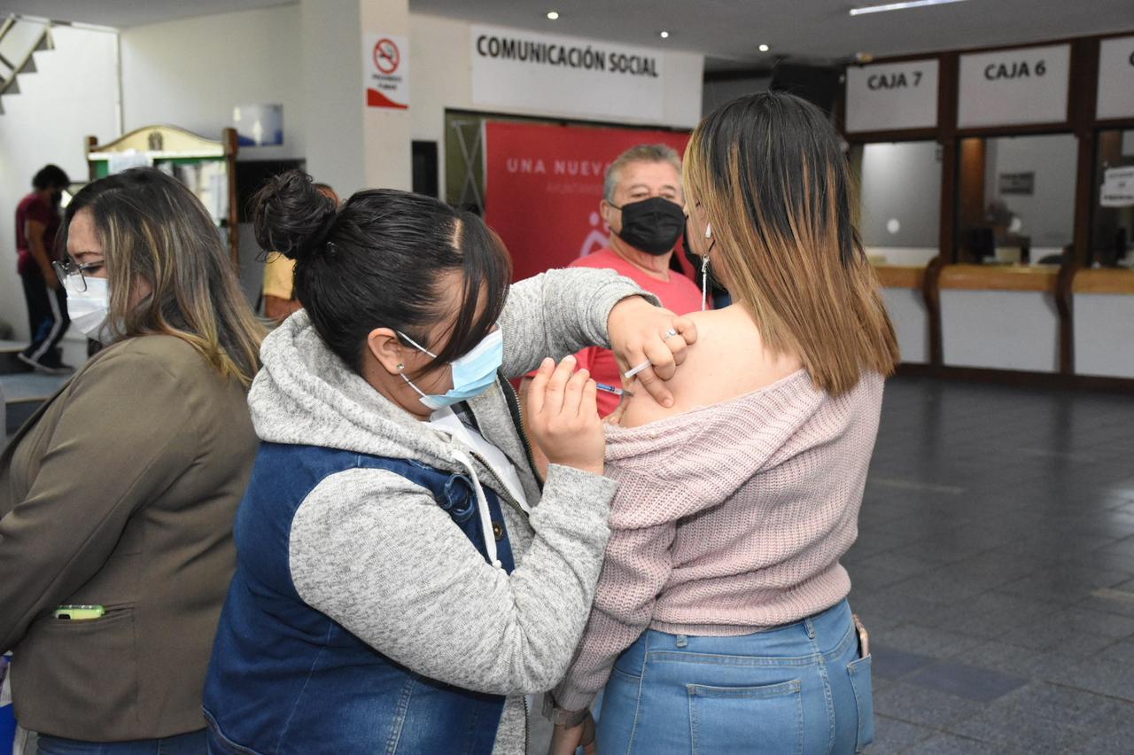 Avanza la vacunación contra la Influenza por parte de la Jurisdicción Sanitaria 2, donde se reporta una aplicación del 50 por ciento de las dosis destinadas para la atención, en primera instancia, de la población considerada como vulnerable. (ARCHIVO) 