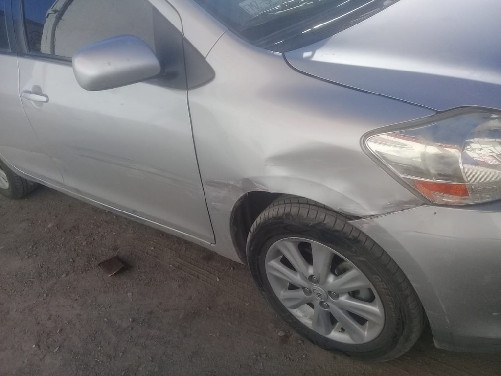 Las conductoras indicaron que el Toyota Yaris circulaba de oriente a poniente por el Periférico, a la altura de la colonia Laguna Norte, por los carriles laterales. (EL SIGLO DE TORREÓN)