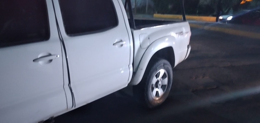 Hombre roba camioneta y horas después la choca en Gómez Palacio; el responsable abandonó la unidad. (EL SIGLO DE TORREÓN) 