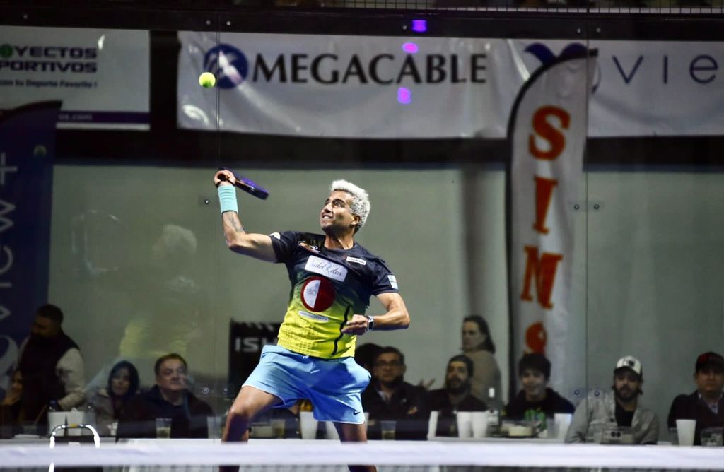 Alex Ruiz en acción durante el encuentro de ayer. (ERICK SOTOMAYOR)