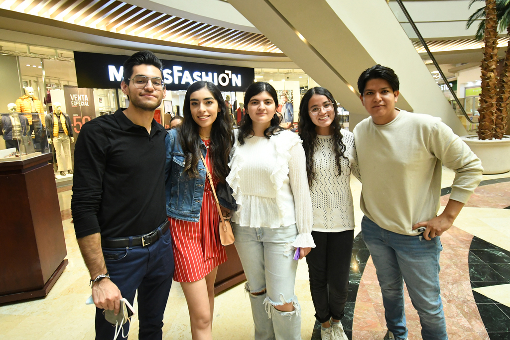 Gerardo Luevanos, Yesenia Ramírez, Alejandra Leclerc, Lucía Barraza y José Manuel Martínez (EL SIGLO DE TORREÓN/FERNANDO COMPEÁN) 
