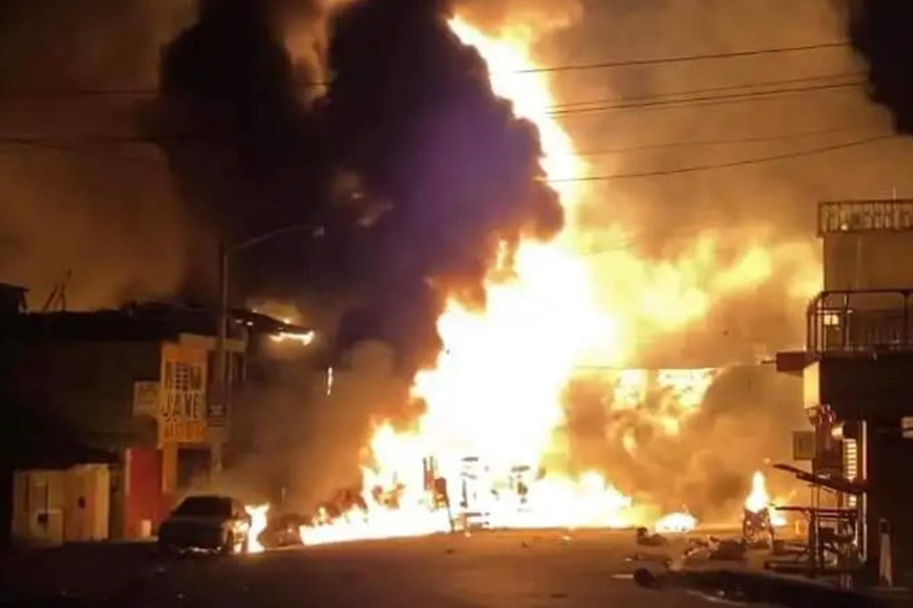 El número de muertos por la explosión de un camión cisterna con combustible en el norte de Haití subió este martes a 60 personas, dijo a Efe el vicealcalde de Cap-Haitien, Patrick Almonord. (ESPECIAL) 
