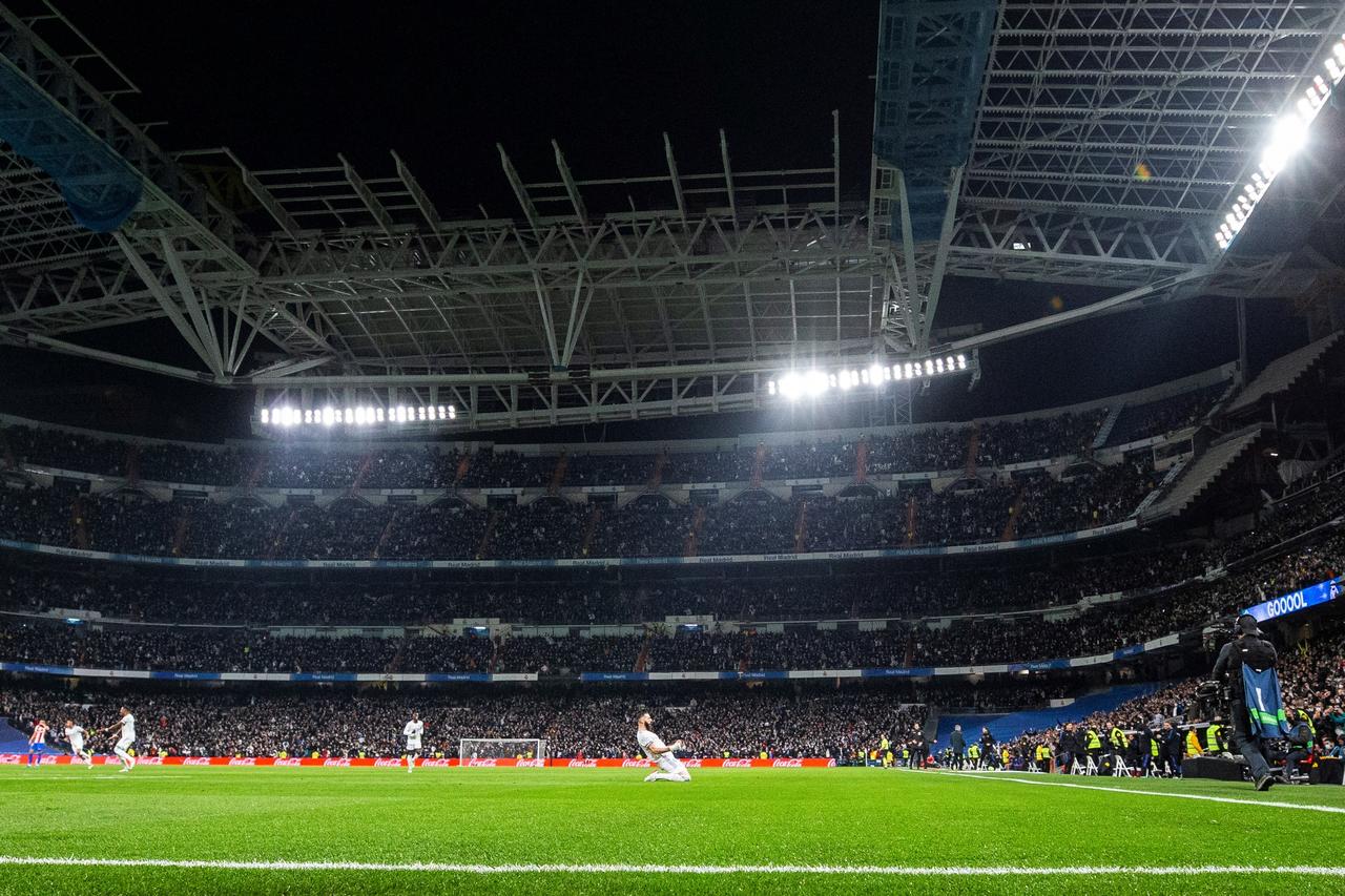 El estadio Santiago Bernabéu, casa del Real Madrid, festeja 74 años de vida este martes 14 de diciembre, y lo hace con un gran proyecto de modernidad que se encuentra en marcha. 