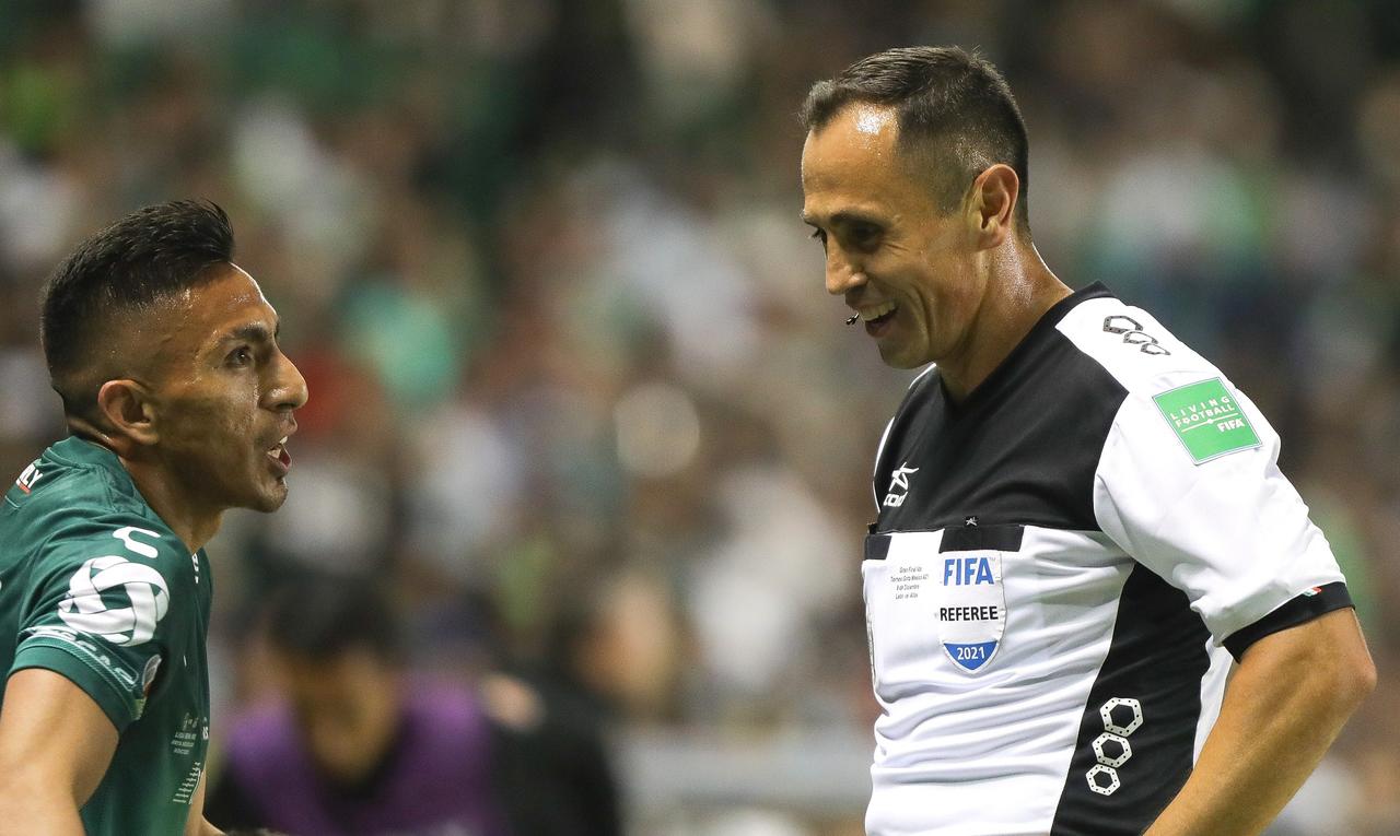 Los juegos de la fase final estuvieron marcados por la polémica, sobre todo por supuesta ayudas al Atlas, que a la postre resultó el campeón del torneo.
