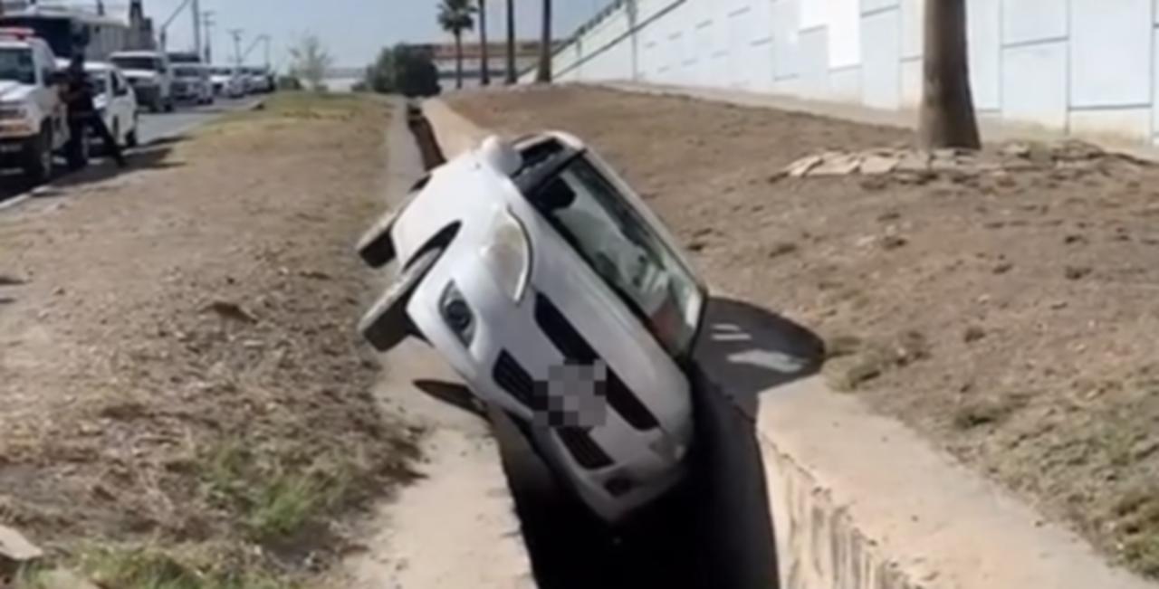 Quienes se percataron de lo ocurrido de inmediato detuvieron su marcha. (EL SIGLO DE TORREÓN)