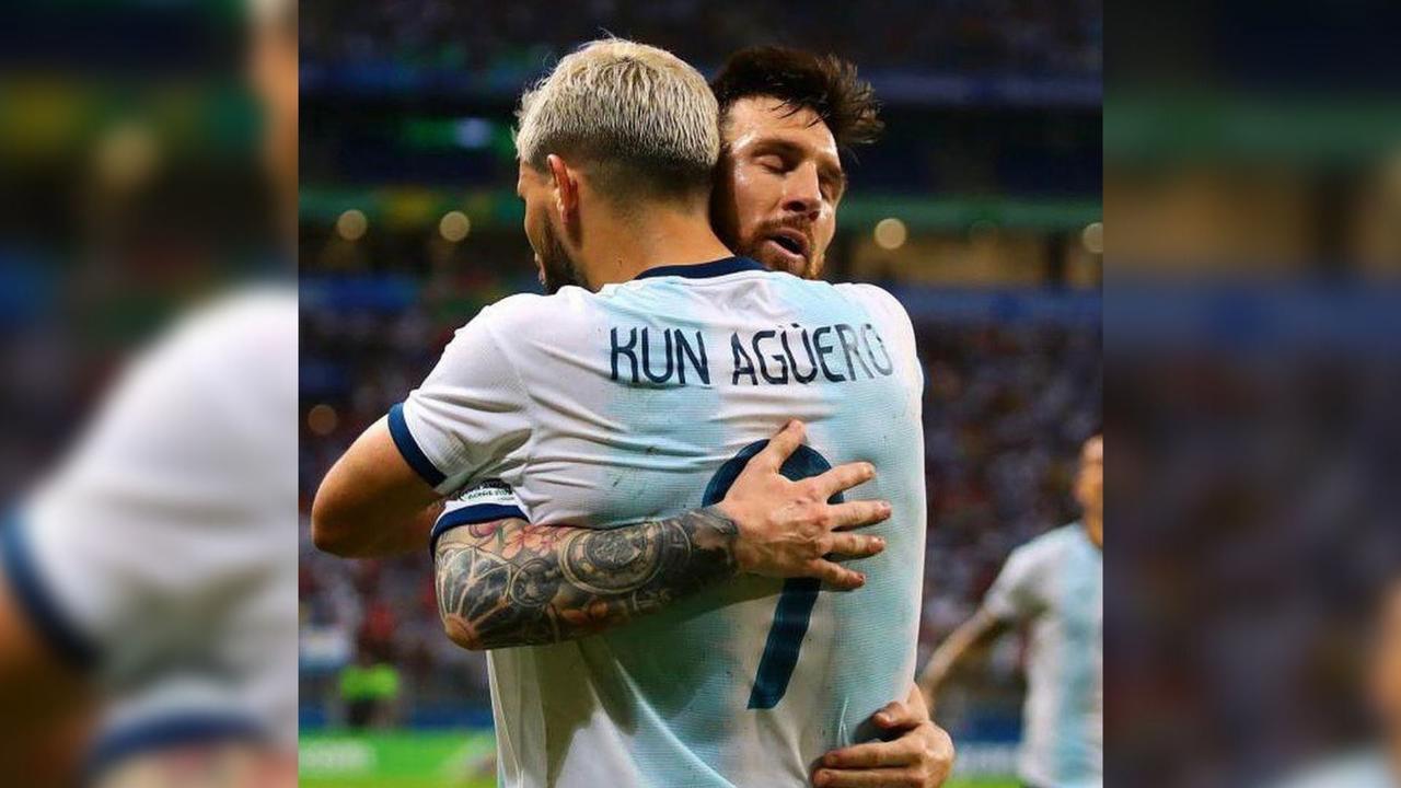 Leo Messi se despidió de su compañero en la selección argentina Sergio 'Kun' Agüero, que este miércoles anunció que deja el fútbol a los 33 años debido a una arritmia cardíaca.
