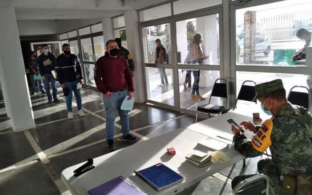 Es importante llevar el recibo que les fue entregado al inicio del trámite. (EL SIGLO DE TORREÓN)