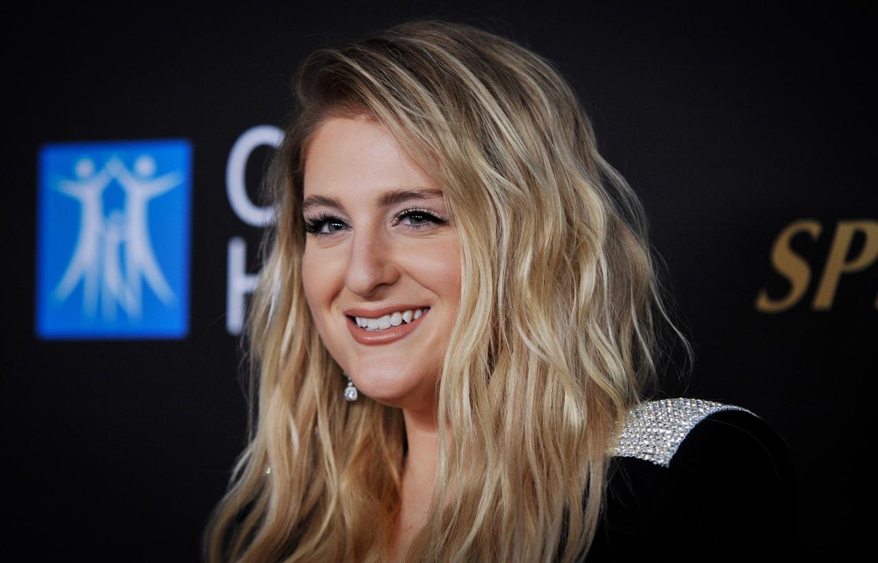 La cantante estadounidense Meghan Trainor lanzó el video musical de su tema 'Title', canción que pertenece a su primer álbum de estudio del mismo título publicado en 2014, trabajo del cual se desprenden los éxitos 'All That Bass', 'Lips Are Moving' y la balada 'Like I'm Gonna Lose You'. Y es que gracias que la canción se hizo viral la estrella de pop compartió el video que no había tenido un lanzamiento oficial. 
