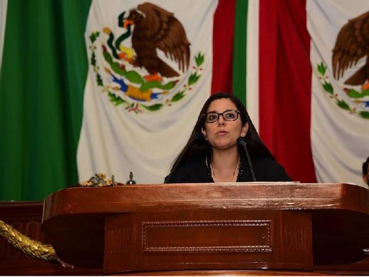 La panista añadió que no fue la primera vez que le hace eso el diputado Nazario, 'pues hoy (martes) ya no aguanté más y le grité, exigiéndole que me dejara de tocar y fue bastante molesto', puntualizó. (TWITTER) 