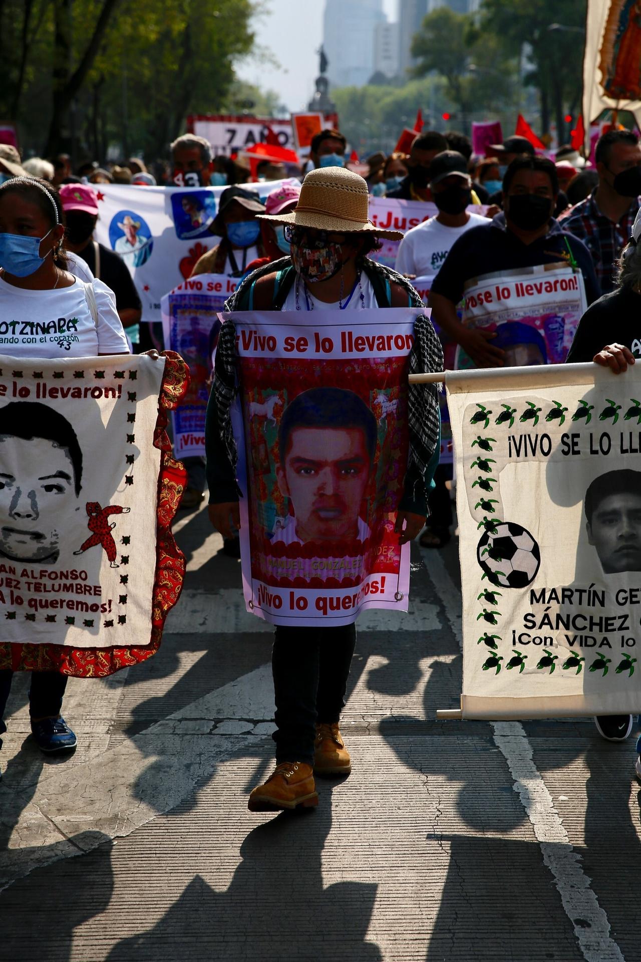 El Gobierno de Peña Nieto promovió la 'verdad histórica' que señalaba que los estudiantes fueron detenidos por policías corruptos en Iguala y entregados al cártel Guerreros Unidos, que los mató e incineró en un basurero de Cocula. (ARCHIVO) 