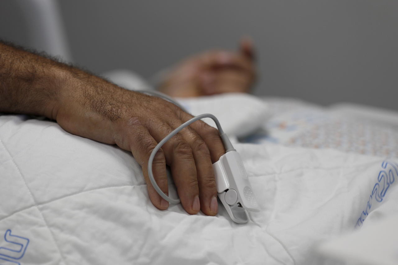 Israel confirmó hoy la primera muerte de un paciente contagiado con la variante ómicron de coronavirus, un hombre de 60 años con patologías preexistentes. (ARCHIVO) 
