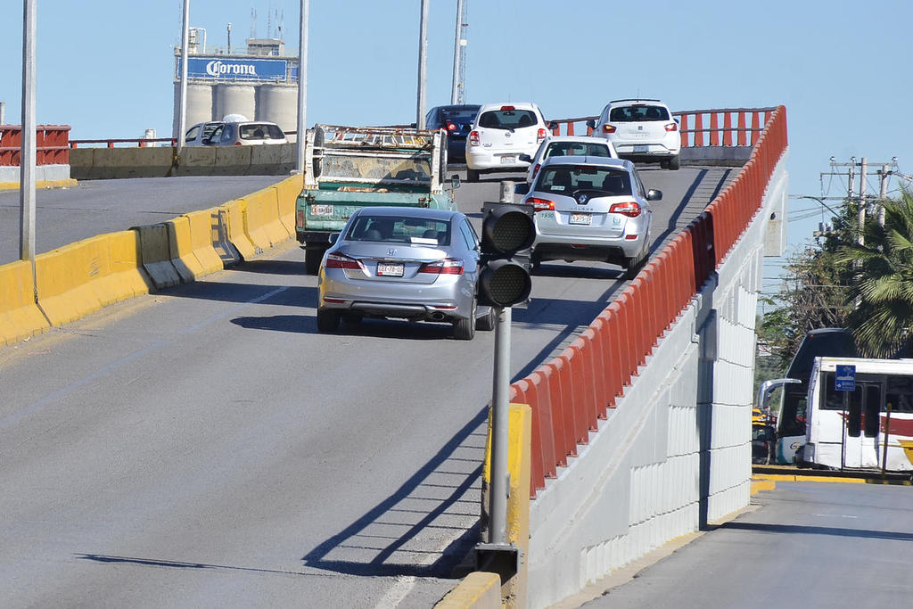 Piden ingenieros civiles que se revise la infraestructura de puentes viales y peatonales en Torreón. (EL SIGLO DE TORREÓN)