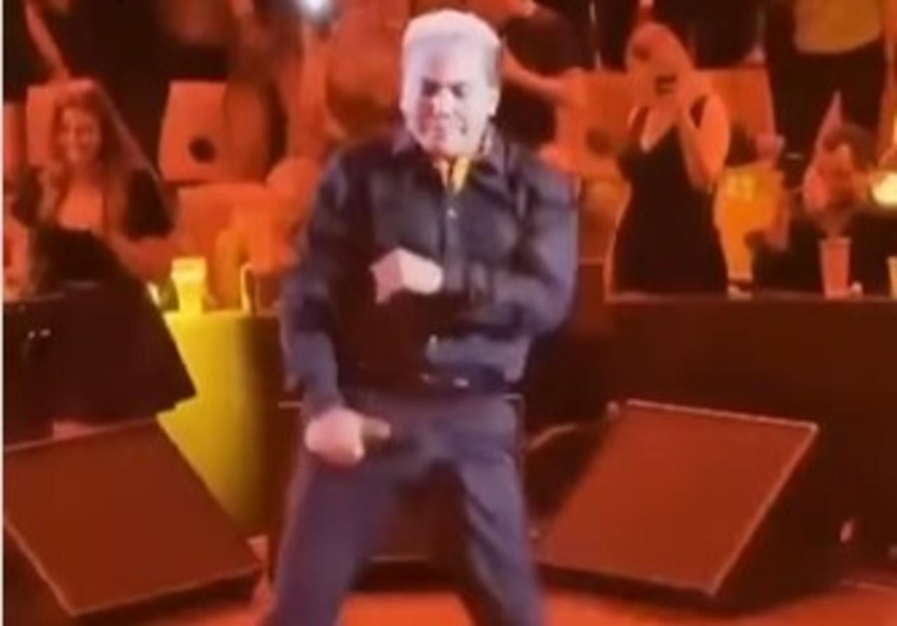 Esta semana el intérprete mexicano Cristian Castro ha estado bajo los reflectores por sus 'impresionantes' pasos de baile durante concierto.