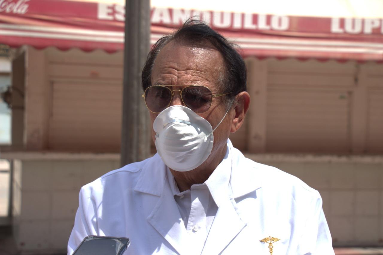 “Me interesa mucho advertir a la población que estamos en semáforo amarillo, de ninguna manera hay que bajar la guardia, exhorto a que continúen atendiendo las medidas preventivas emitidas por la Secretaría de Salud, ante la posible llegada de la variante ómicron”, señaló el director de Salud Municipal en Lerdo. (ARCHIVO) 