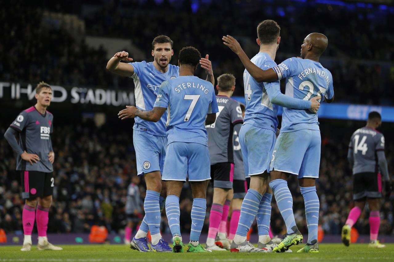 El Manchester City llegó a temer algunos minutos por un triunfo que tenía asegurado y que al final amarró para acumular ya nueve victorias consecutivas en el torneo inglés. (EFE) 